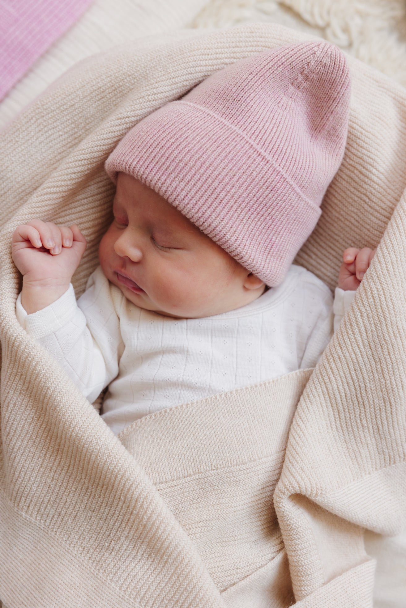 Hvid beanie Fonzie newborn AW25/26 - Powder