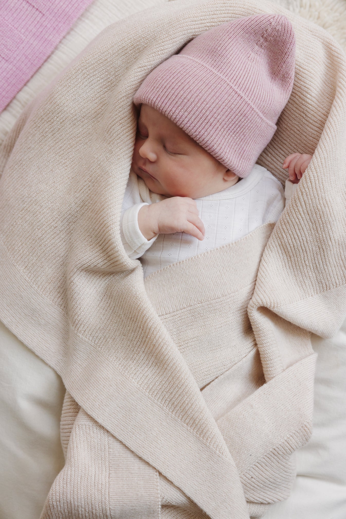Hvid beanie Fonzie newborn AW25/26 - Powder