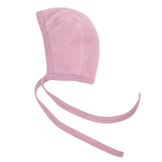 Engel natur wolfleece strikmutsje in de kleur rosewood melange - de Wevershoek