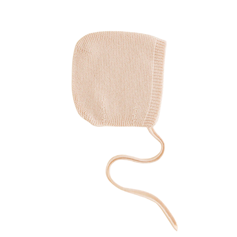 Hvid bonnet newborn merino wollen strikmutsje in de kleur oat - de Wevershoek