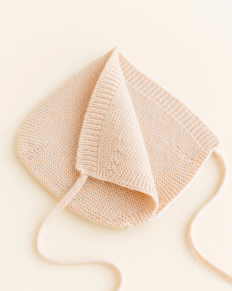 Hvid strikmutsje newborn - Oat