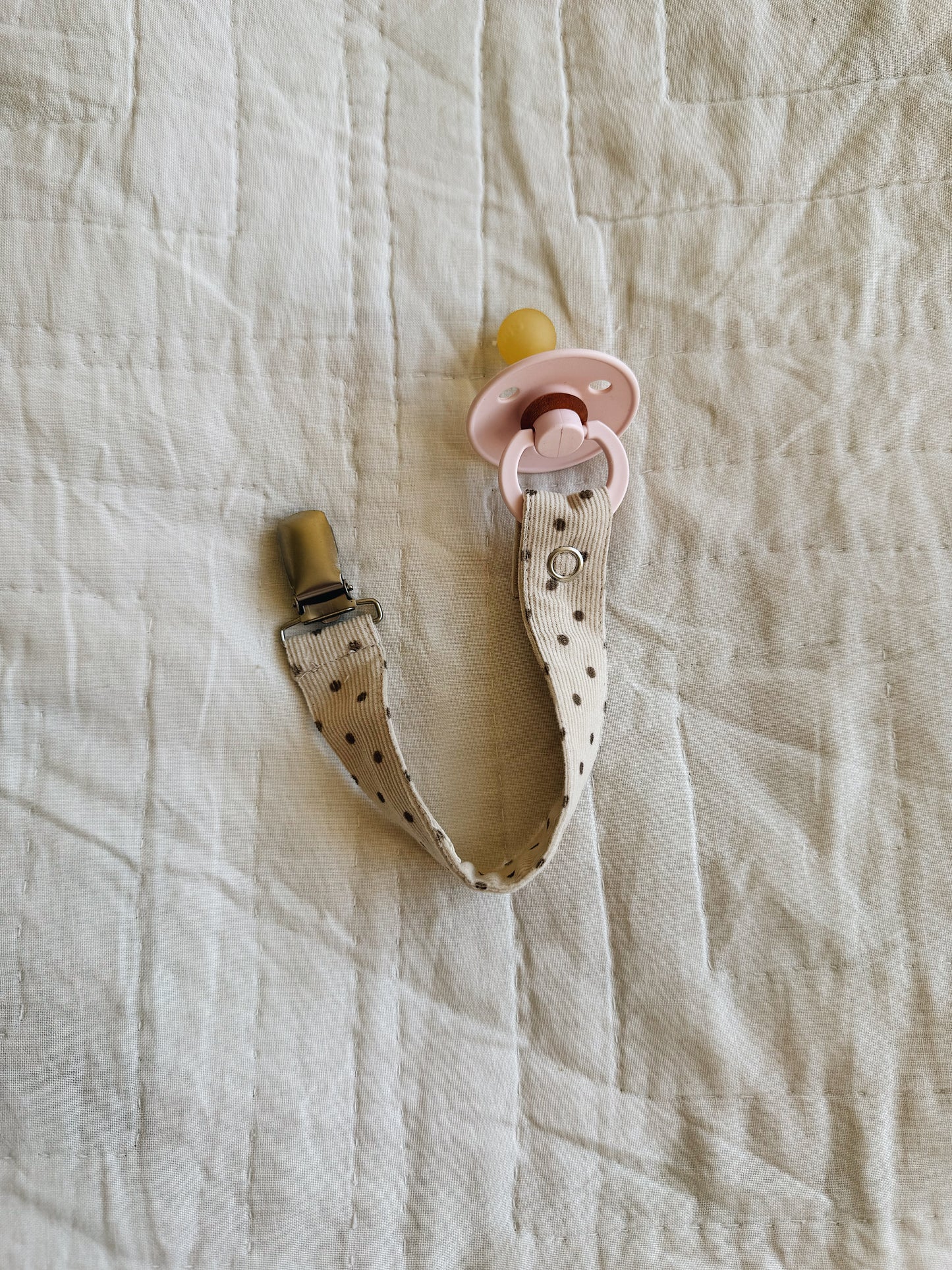 Lalaby cotton pacifier clip โ Brown dot