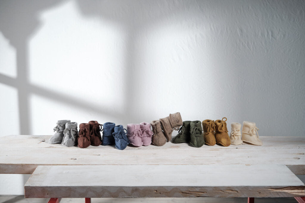 Engel Natur wool fleece baby shoes – Walnut