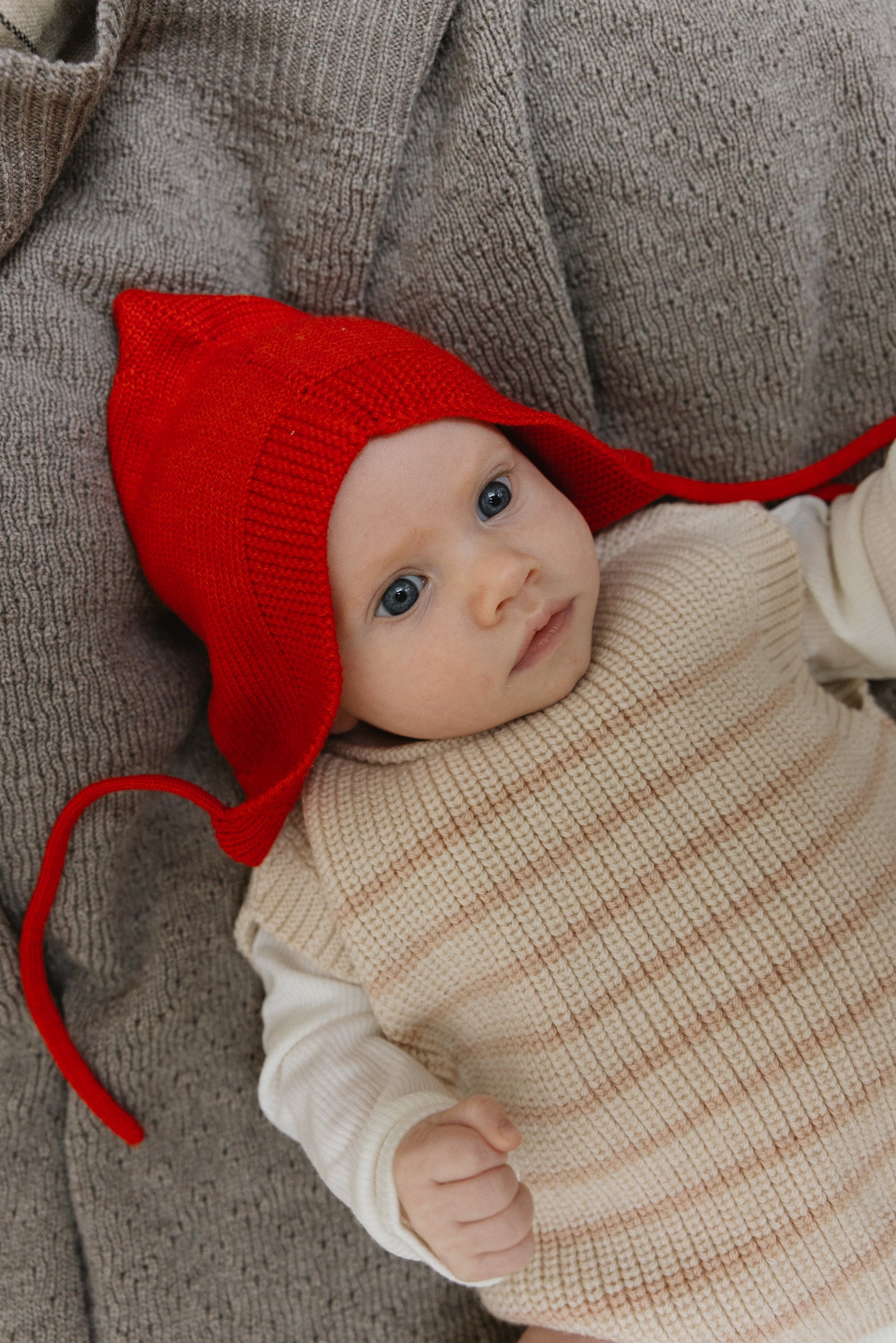 Hvid Pixie bonnet Isidor - Red