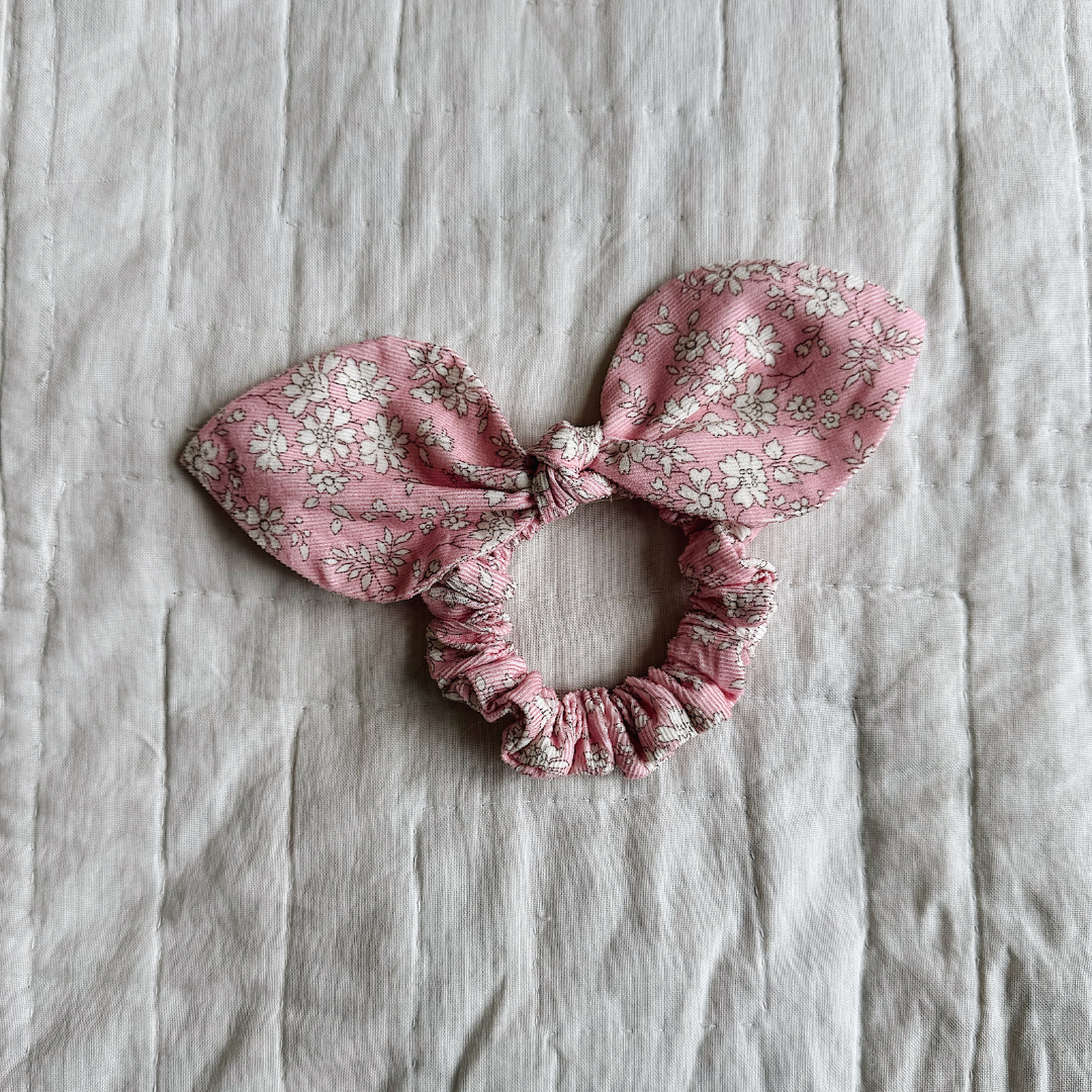 Lalaby Scrunchie mit Schleife – Pink Flower Cord