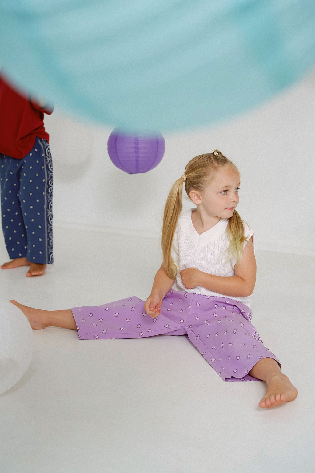 Rory George katoenen bandana broekje - Lilac w/ red stitch