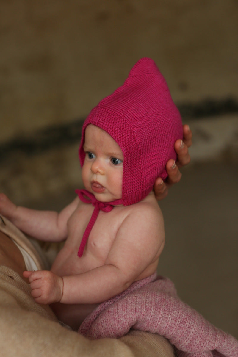 Hvid Pixie bonnet Isidor - Fuchsia